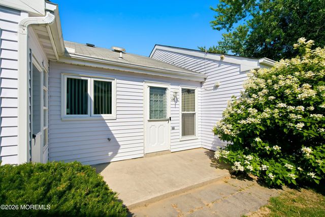 7 Greenwich Avenue, Manchester, NJ 08759
