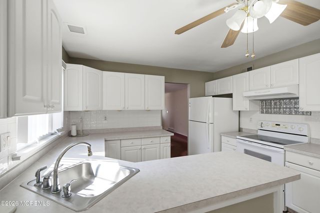 7 Greenwich Avenue, Manchester, NJ 08759