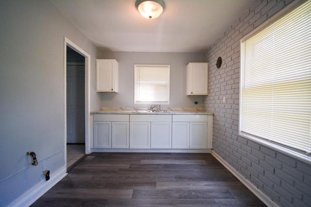 5625 N 57th STREET, Milwaukee, WI 53218