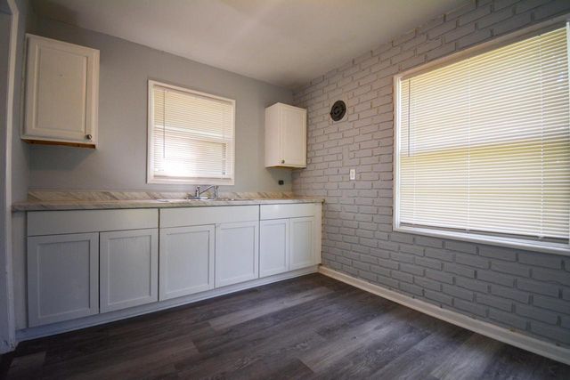 5625 N 57th STREET, Milwaukee, WI 53218