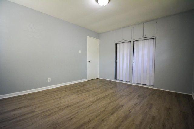 5625 N 57th STREET, Milwaukee, WI 53218