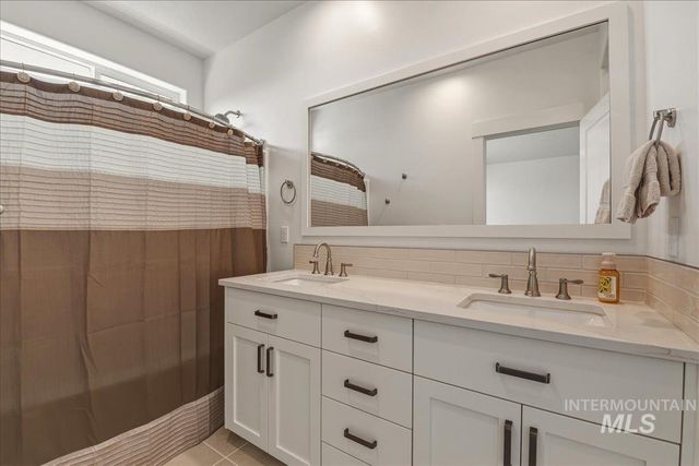 2109 N Gelding Ct, Middleton, ID 83644