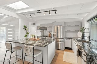 5809 N 10TH Place, Phoenix, AZ 85014