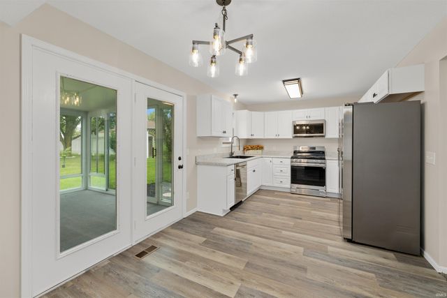 304 Morning Wind Place, Kendallville, IN 46755