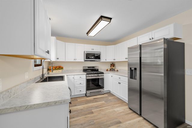 304 Morning Wind Place, Kendallville, IN 46755