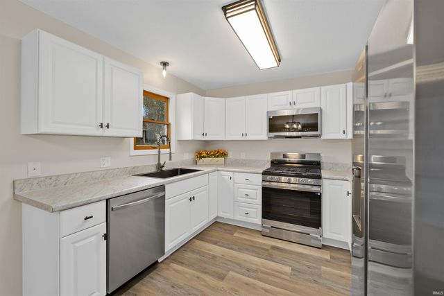 304 Morning Wind Place, Kendallville, IN 46755