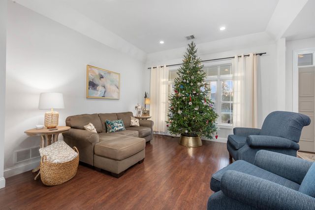 18 Sofia Way, Nottingham, NH 03290