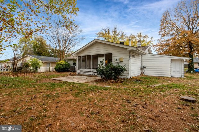 104 W AMHURST PL, Sterling, VA 20164