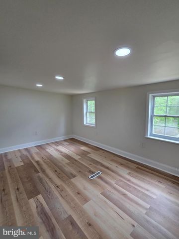 588 BLANDON RD, Fleetwood, PA 19522