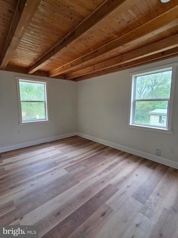 588 BLANDON RD, Fleetwood, PA 19522