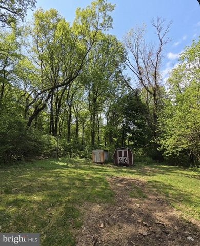 588 BLANDON RD, Fleetwood, PA 19522