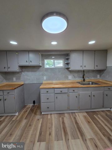588 BLANDON RD, Fleetwood, PA 19522