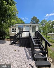 588 BLANDON RD, Fleetwood, PA 19522