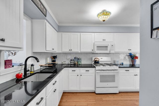 5 Cherrywood Circle 105, Brick, NJ 08724