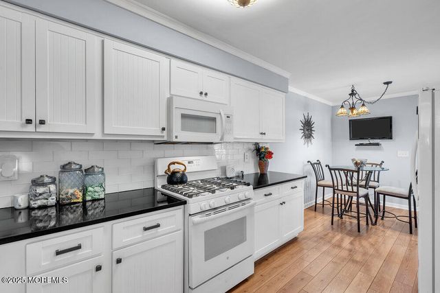 5 Cherrywood Circle 105, Brick, NJ 08724