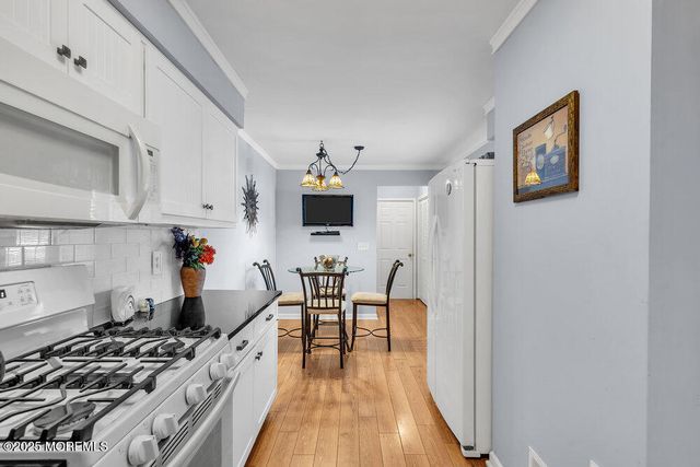 5 Cherrywood Circle 105, Brick, NJ 08724