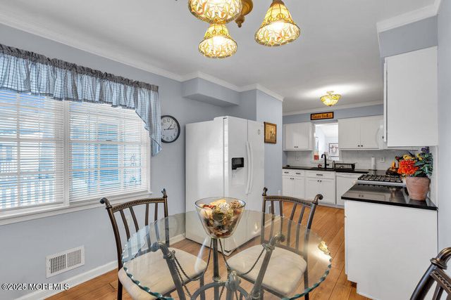 5 Cherrywood Circle 105, Brick, NJ 08724