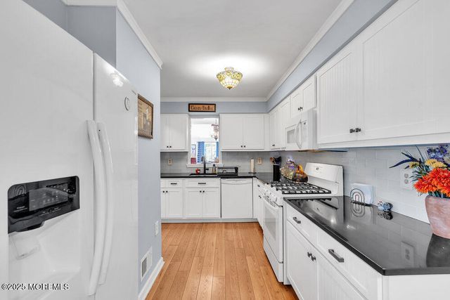 5 Cherrywood Circle 105, Brick, NJ 08724