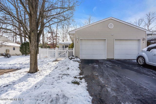 5 Cherrywood Circle 105, Brick, NJ 08724