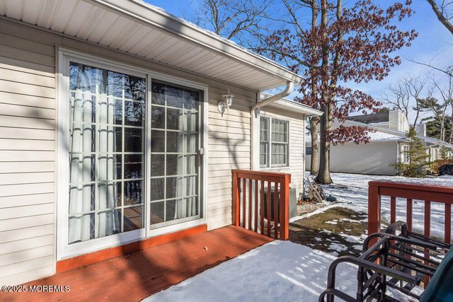 5 Cherrywood Circle 105, Brick, NJ 08724