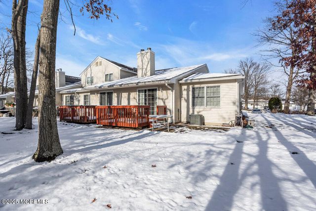 5 Cherrywood Circle 105, Brick, NJ 08724