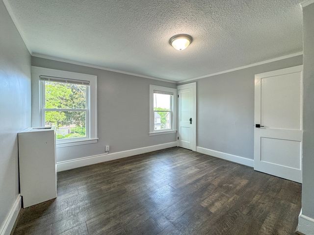 185 Leyfred Ter, Springfield, MA 01108