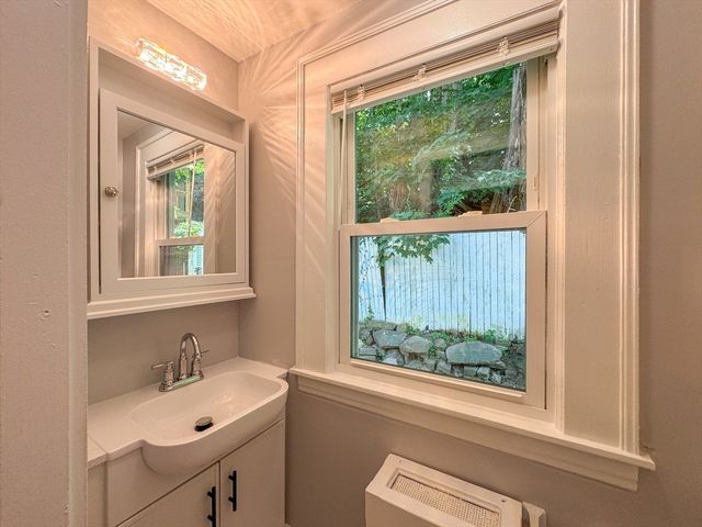 185 Leyfred Ter, Springfield, MA 01108