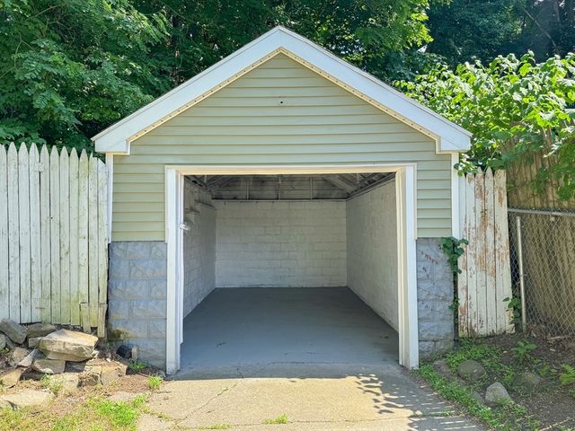 185 Leyfred Ter, Springfield, MA 01108