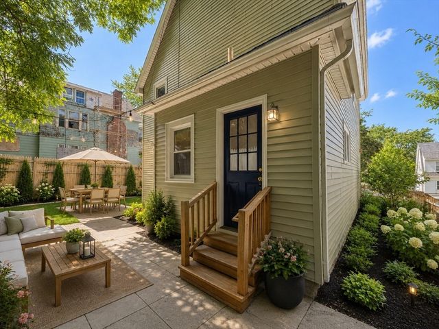 185 Leyfred Ter, Springfield, MA 01108