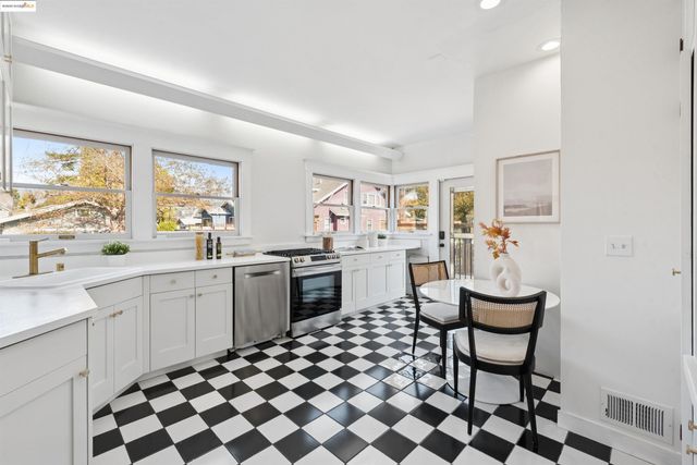 5150 Coronado, Oakland, CA 94618