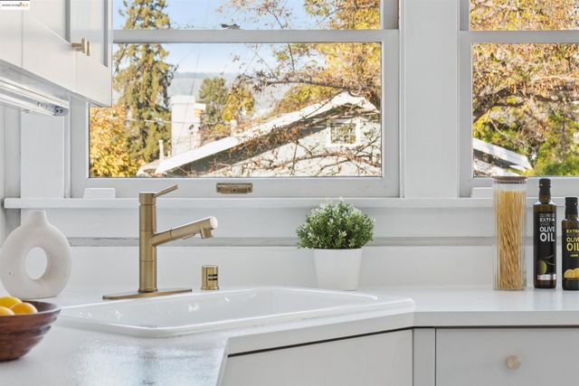 5150 Coronado, Oakland, CA 94618