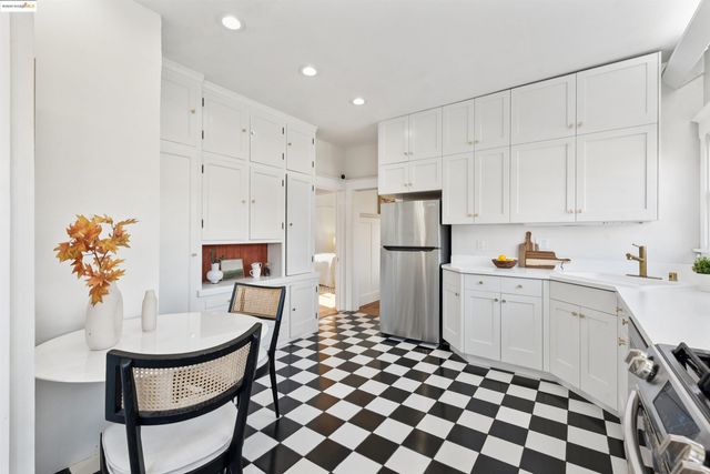 5150 Coronado, Oakland, CA 94618