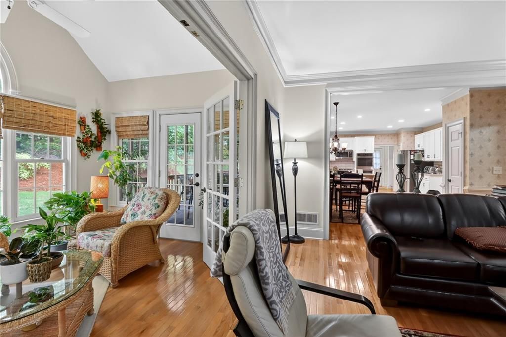 Image 12 of property listing at 1290 Oxford Drive SE, Conyers, GA 30013