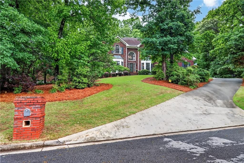 Image 3 of property listing at 1290 Oxford Drive SE, Conyers, GA 30013