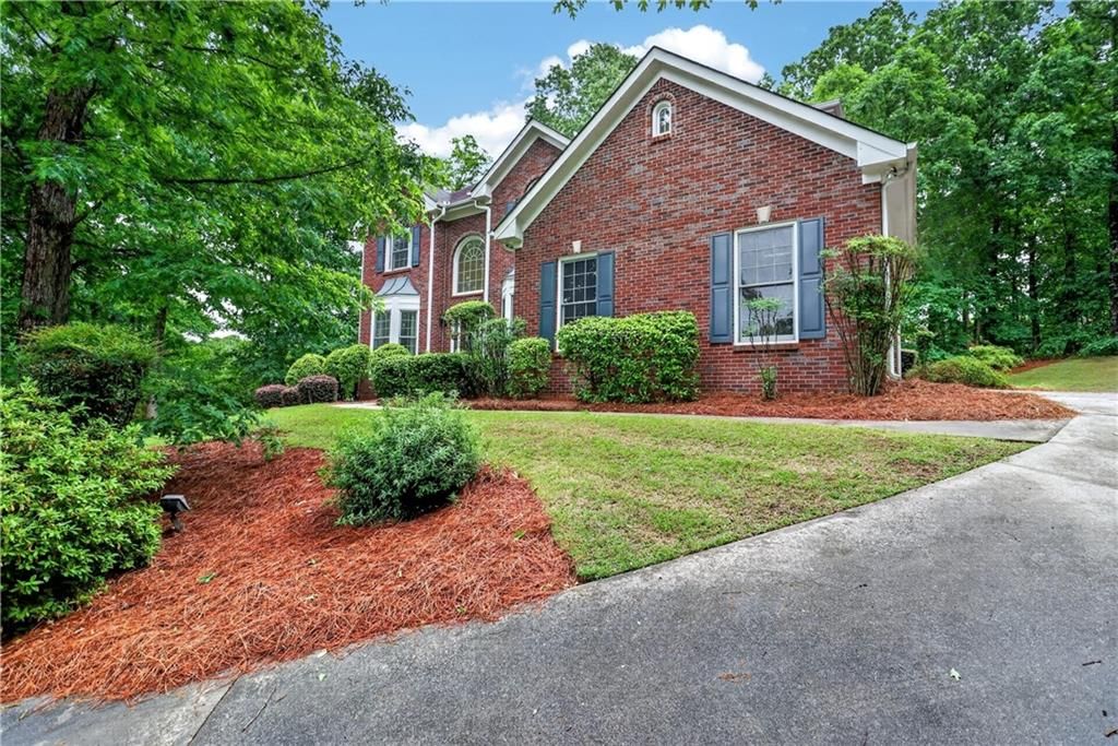 Image 4 of property listing at 1290 Oxford Drive SE, Conyers, GA 30013