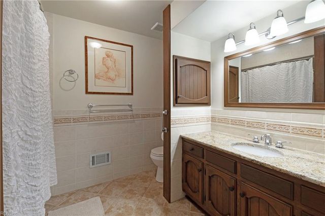 1905 Thomas Bishop LN, Virginia Beach, VA 23454