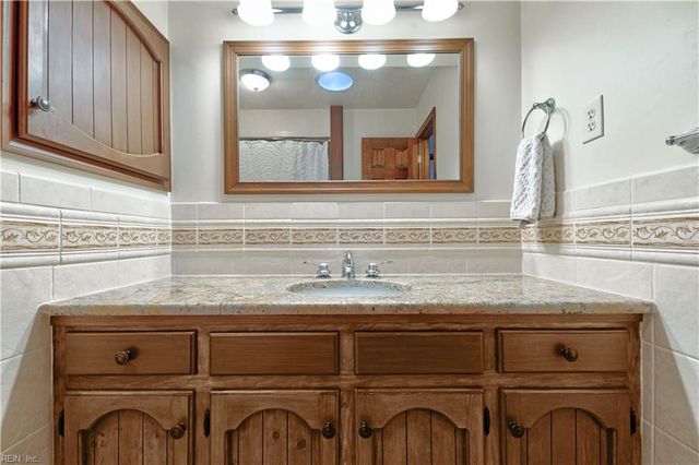 1905 Thomas Bishop LN, Virginia Beach, VA 23454