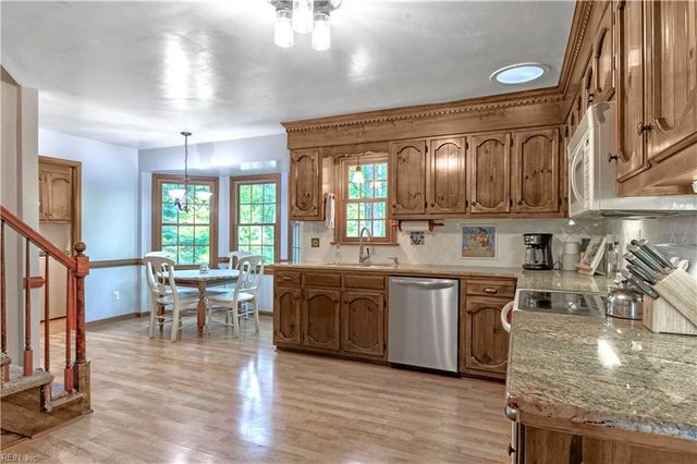 1905 Thomas Bishop LN, Virginia Beach, VA 23454