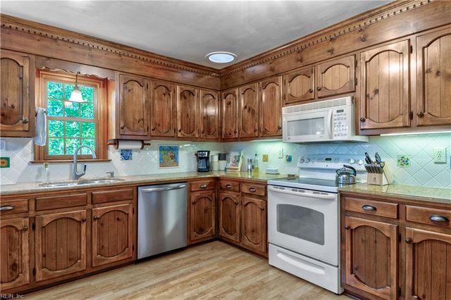 1905 Thomas Bishop LN, Virginia Beach, VA 23454
