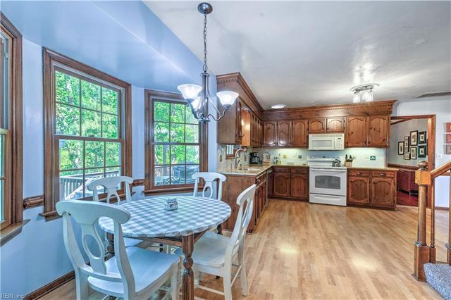 1905 Thomas Bishop LN, Virginia Beach, VA 23454