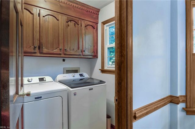 1905 Thomas Bishop LN, Virginia Beach, VA 23454
