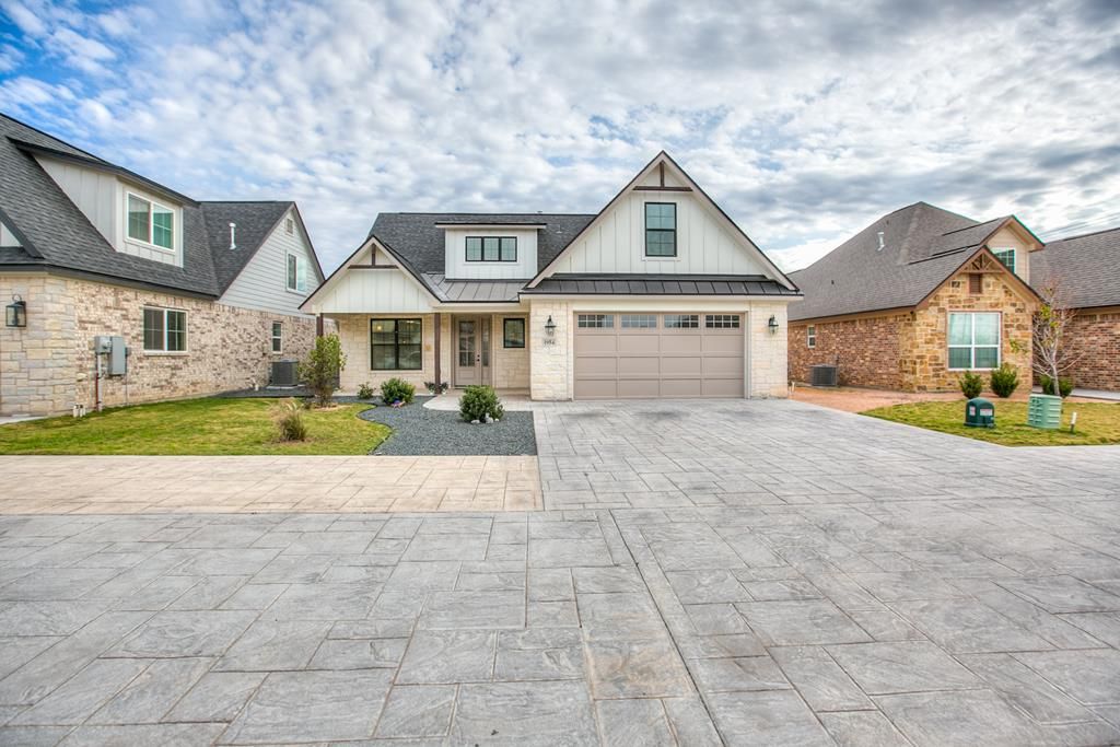 Image 1 of property listing at 1954 Beaty Rd, San Angelo, TX 76904