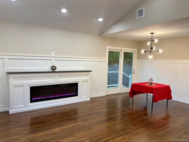 12 Hampton Road, Sound Beach, NY 11789