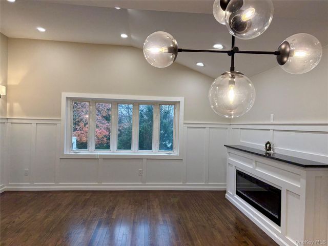 12 Hampton Road, Sound Beach, NY 11789