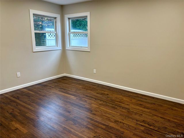 12 Hampton Road, Sound Beach, NY 11789