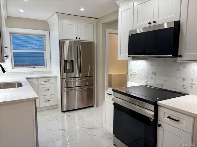 12 Hampton Road, Sound Beach, NY 11789