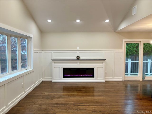 12 Hampton Road, Sound Beach, NY 11789