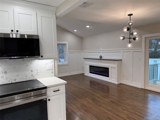 12 Hampton Road, Sound Beach, NY 11789