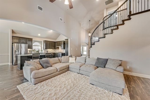 7156 Playa Imperial Lane, Grand Prairie, TX 75054