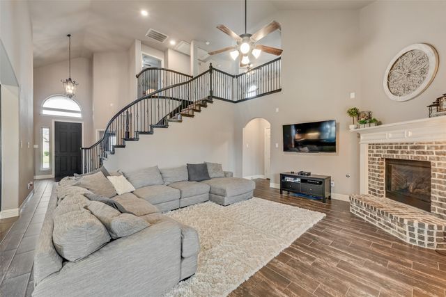 7156 Playa Imperial Lane, Grand Prairie, TX 75054